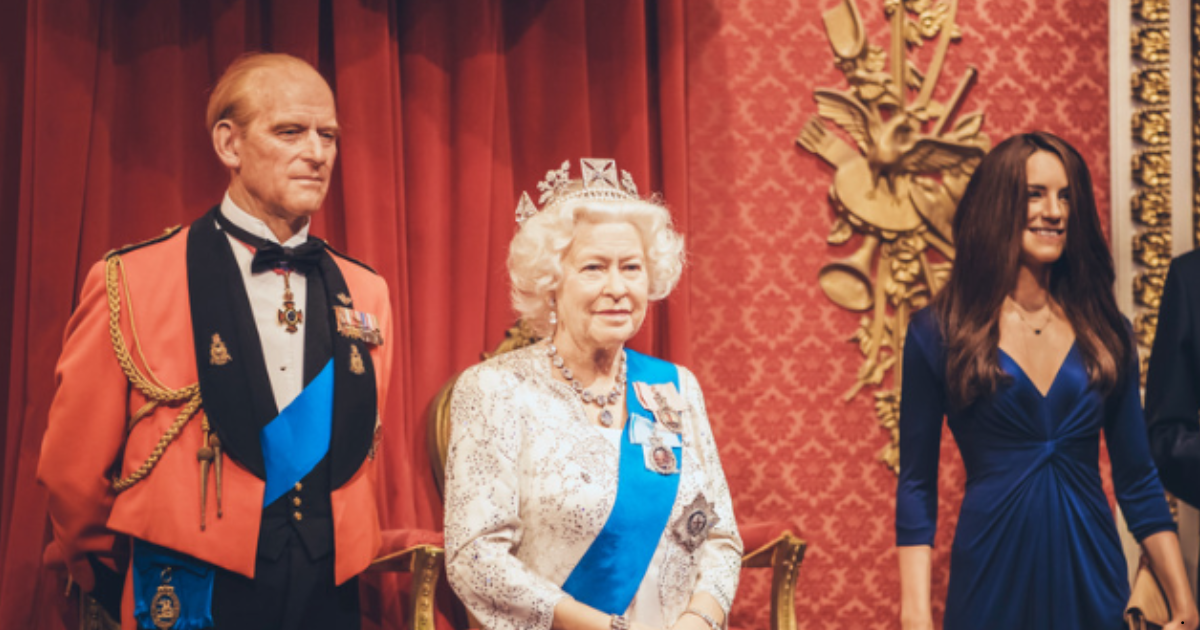 Madame Tussauds London là nơi bạn có cơ hội gặp gỡ các tượng sáp chân thực của các ngôi sao, nhân vật lịch sử và những nhân vật nổi tiếng khác, mang đến một trải nghiệm thú vị và tương tác không thể quên.