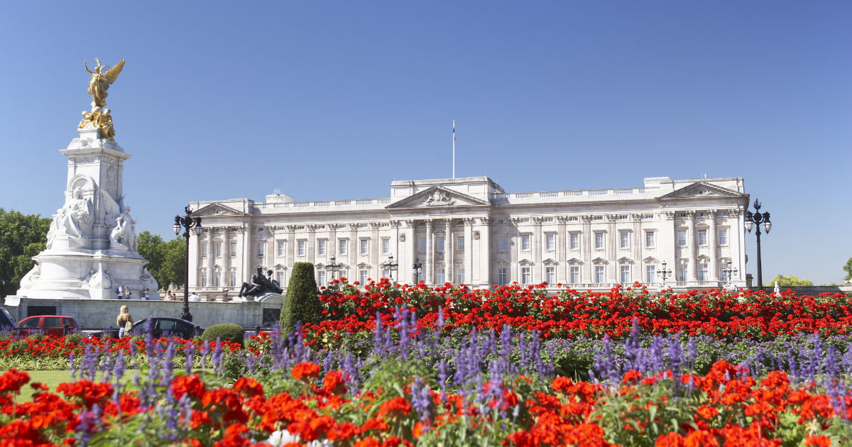 Cung điện Buckingham, tọa lạc ở trung tâm London, là biểu tượng văn hóa và lịch sử của Vương quốc Anh với kiến trúc hoành tráng, vườn hoa rực rỡ và là nơi tổ chức các lễ hội và sự kiện quan trọng.
(Nguồn: Ferdinand Stohr)