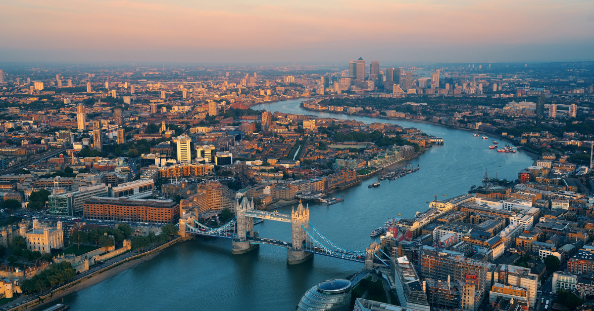 CẨM NANG DU LỊCH ANH QUỐC CHI TIẾT TỪ A-Z London là thủ đô sôi động và đa dạng văn hóa của Vương quốc Anh, nơi hội tụ giữa lịch sử cổ kính, kiến trúc độc đáo, cửa hàng hiệu, nhà hàng sang trọng và các điểm tham quan nổi tiếng.
(Nguồn: Nicole Rathmayr)