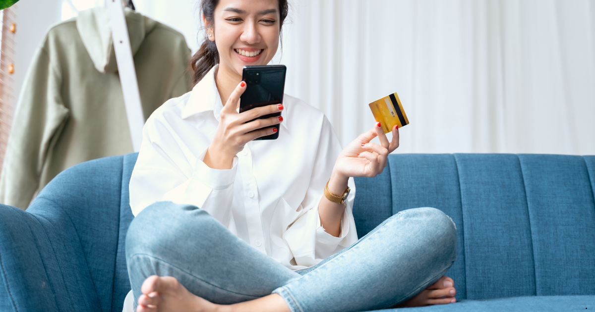 Thẻ tín dụng là một công cụ thanh toán linh hoạt, cho phép người dùng tiêu dùng và mua sắm trực tuyến một cách thuận tiện, với khả năng trì hoãn thanh toán và các lợi ích đi kèm.

(Nguồn: Avery Evans)